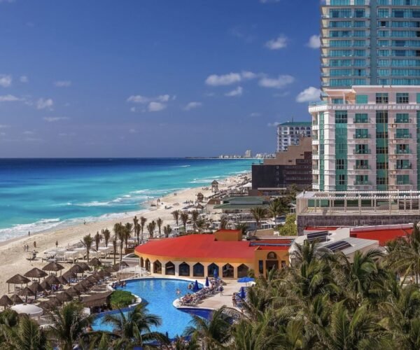 These 2 US Airlines Are Launching 5 New Nonstop Flight Routes To Cancun This Winter